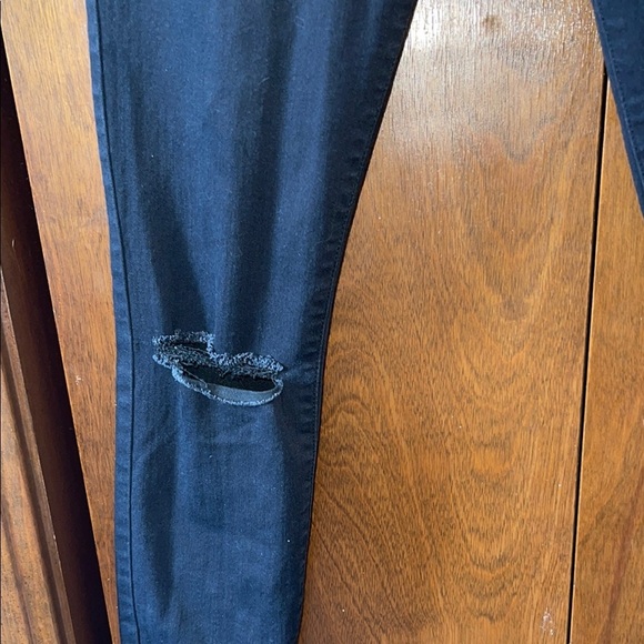 Guess Black High Rise Jeans with Tapered Leg - Picture 4 of 8